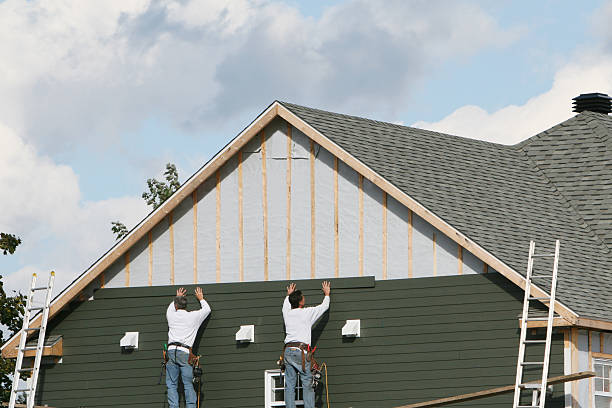 Professional Siding Installation technician working in Carrollton, IL